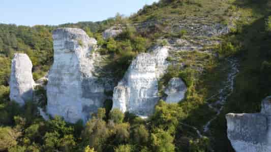 Connelles - Secteur fermé pour risque de chute de pierres guidebook preview