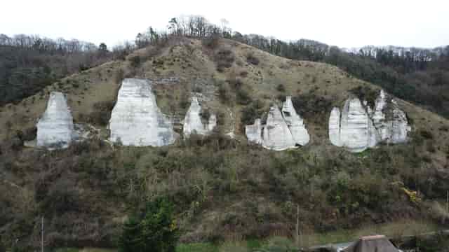 Connelles - Secteur fermé pour risque de chute de pierres guidebook preview