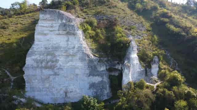 Connelles - Secteur fermé pour risque de chute de pierres guidebook preview