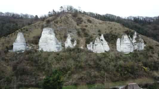 Connelles - Secteur fermé pour risque de chute de pierres guidebook preview